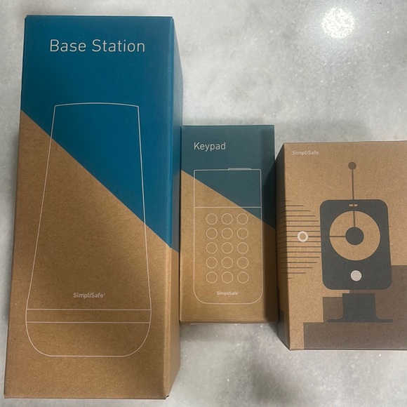 SimpliSafe Bundle- Base Station, Keypad and Indoor Camera